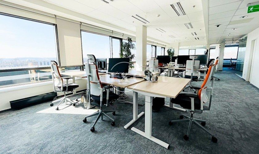 Pronájem kanceláře 600 m² – fotografie 3