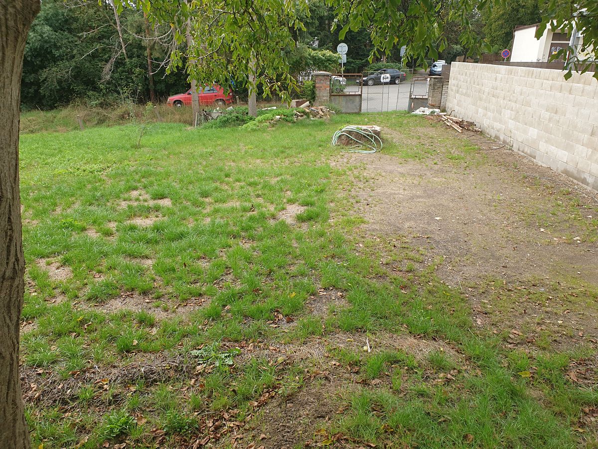 Prodej stavebního pozemku 555 m² – fotografie 2
