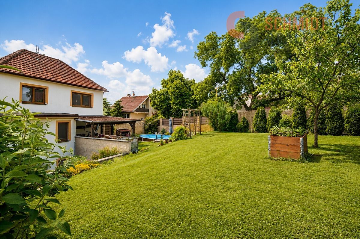Prodej rodinného domu 323 m², pozemek 848 m² – fotografie 2