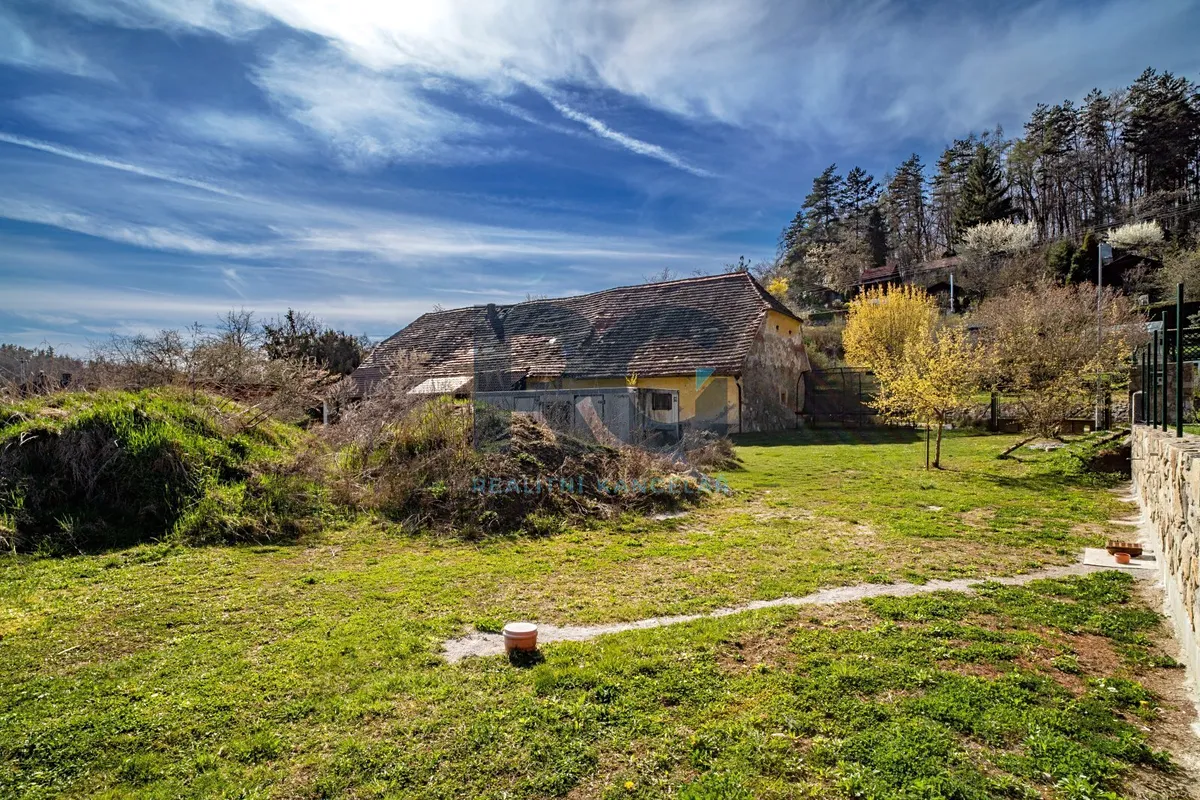 Prodej stavebního pozemku 2000 m²