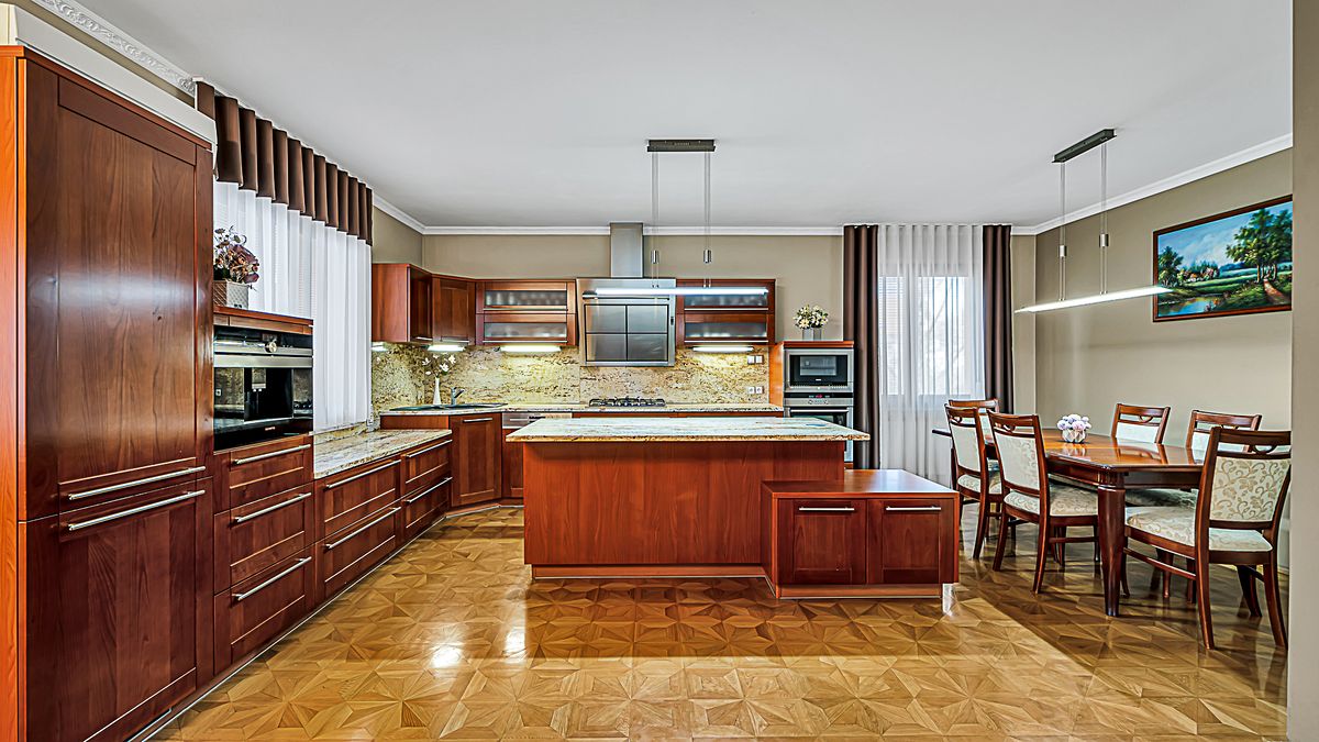 Prodej rodinného domu 285 m², pozemek 474 m² – fotografie 2