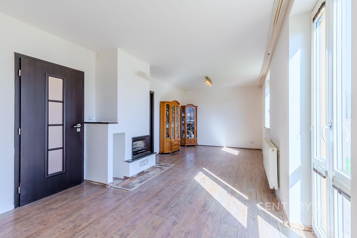 Prodej rodinného domu 137 m², pozemek 889 m² – fotografie 2