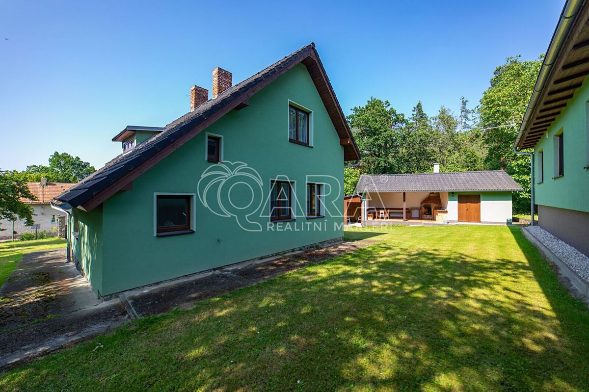 Prodej rodinného domu 297 m², pozemek 2555 m² – fotografie 3