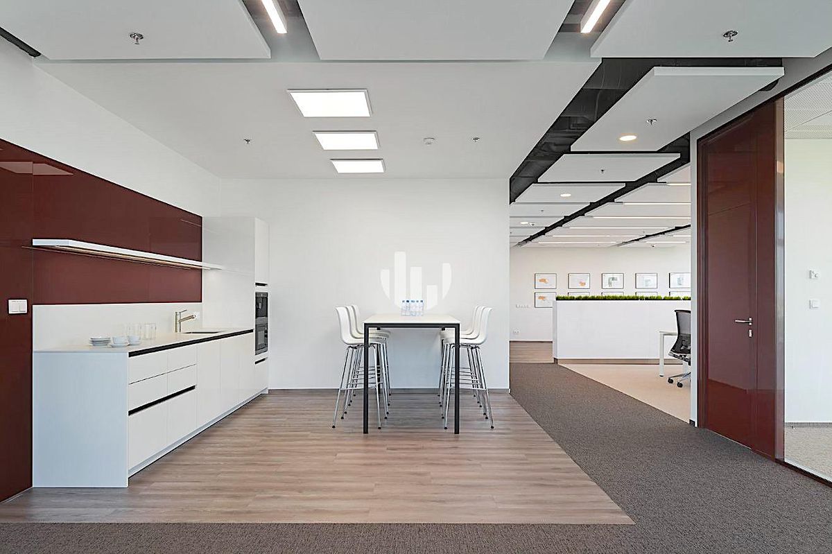 Pronájem kanceláře 321 m² – fotografie 5