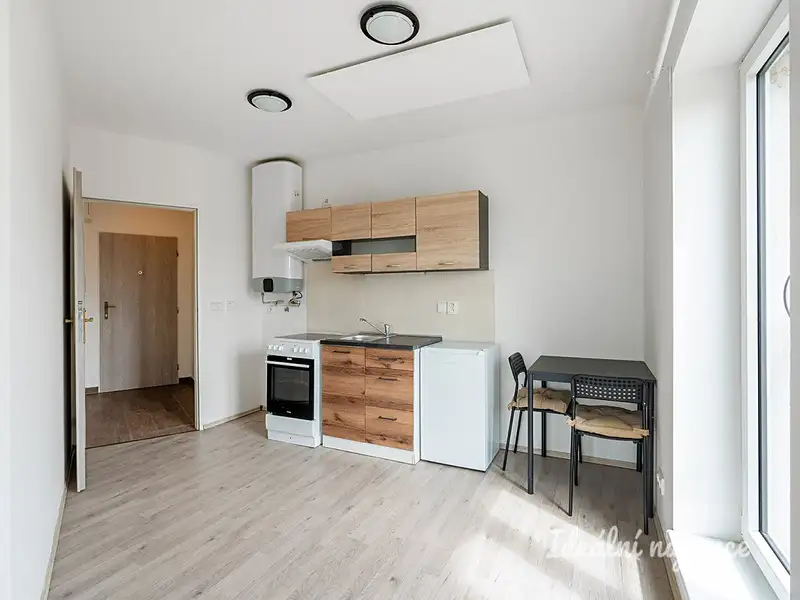 Pronájem bytu 1+kk 23 m², Škvorec – náhled fotky 2