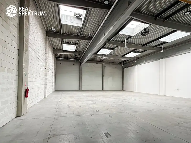 Prodej výrobní haly, prostoru 462 m², Znojmo – náhled fotky 1