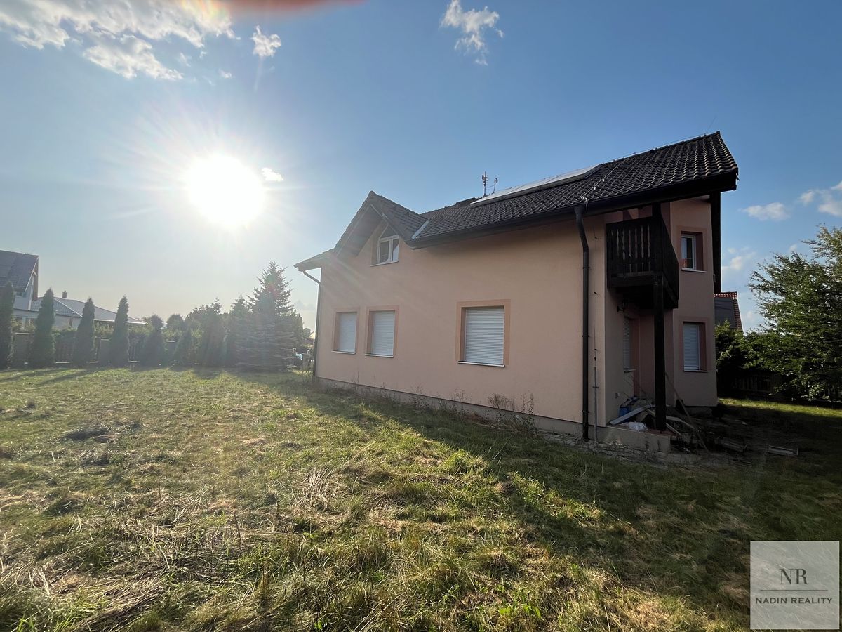Prodej rodinného domu 144 m², pozemek 895 m² – fotografie 4