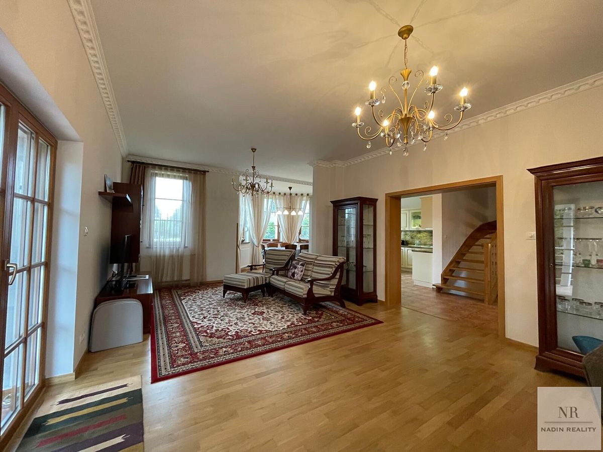 Prodej rodinného domu 372 m², pozemek 741 m² – fotografie 5