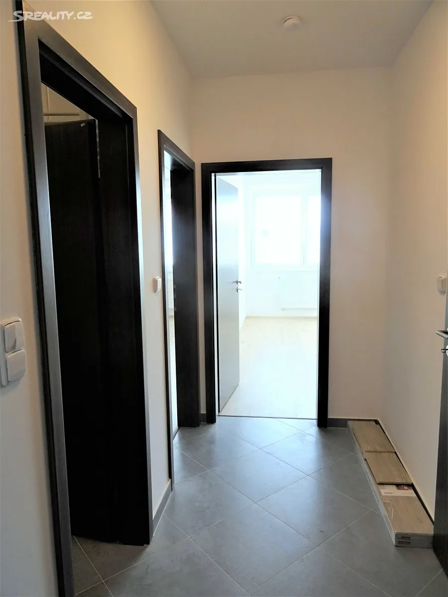 Pronájem bytu 2+kk 55 m² – pohled 3