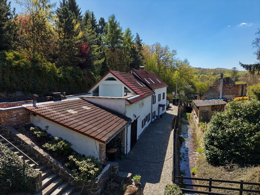 Prodej rodinného domu 262 m², pozemek 5500 m²