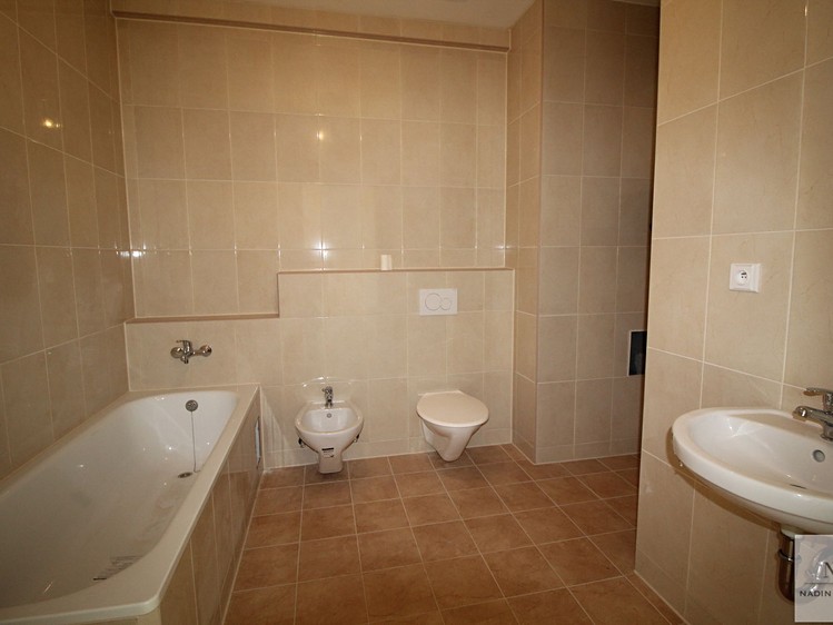 Prodej komerčního prostoru, 1 336 m² (13 z 27)