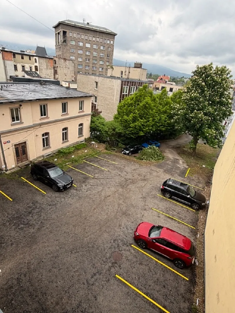 Pronájem garážového stání 15 m²