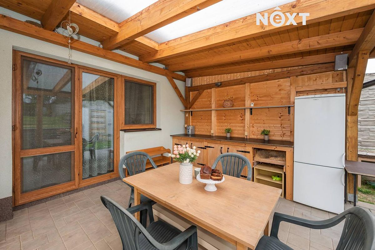 Prodej rodinného domu 172 m², pozemek 817 m² – fotografie 2