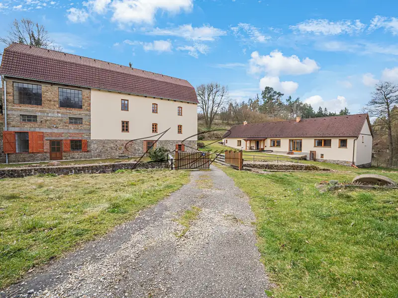 Prodej vícegeneračního domu 594 m², pozemek 13331 m², Olešná – náhled fotky 2