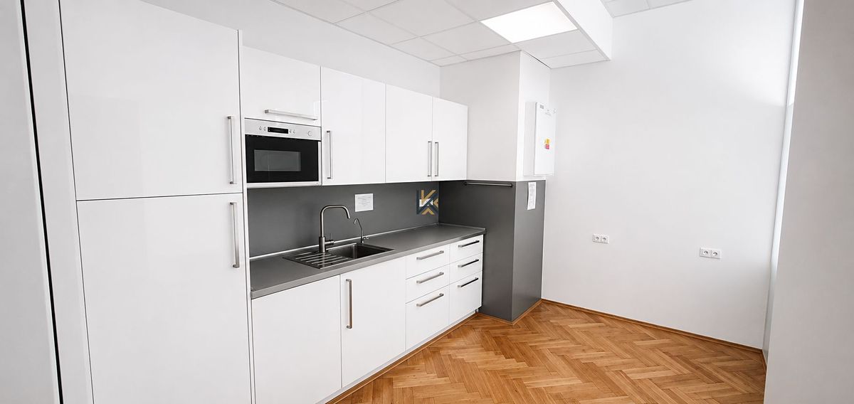 Pronájem kanceláře 280 m² – fotografie 4