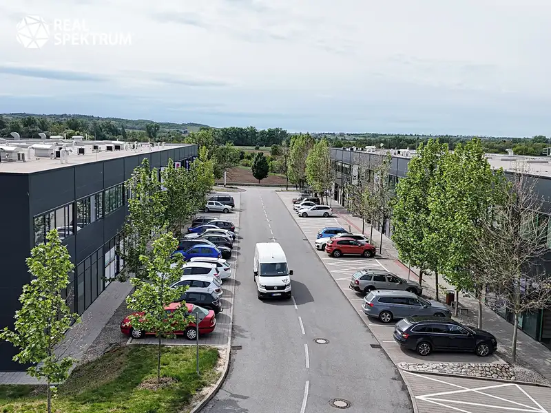 Prodej skladového prostoru 462 m², Znojmo – náhled fotky 3
