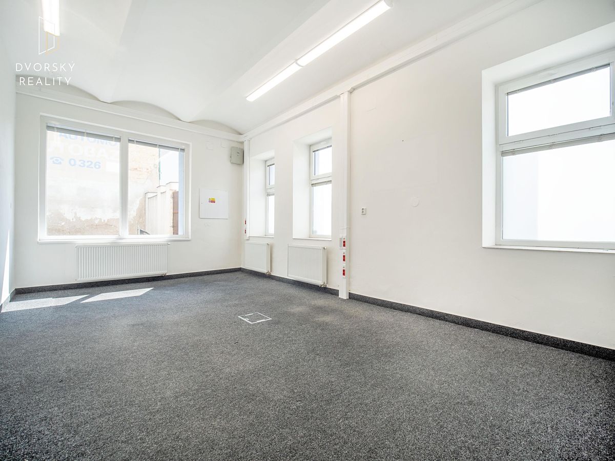Pronájem kanceláře 305 m² – fotografie 5