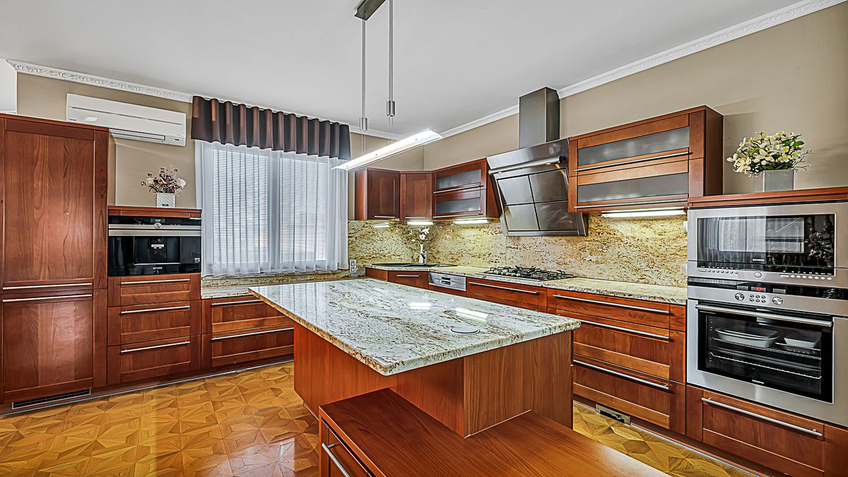 Prodej rodinného domu 285 m², pozemek 474 m² – fotografie 3