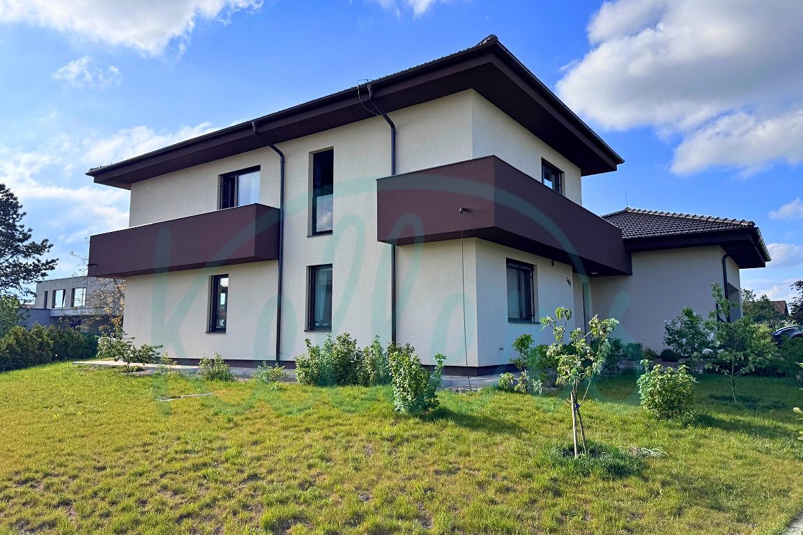 Prodej rodinného domu 244 m², pozemek 972 m²
