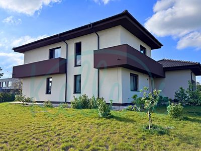 Prodej rodinného domu 244 m², pozemek 972 m²