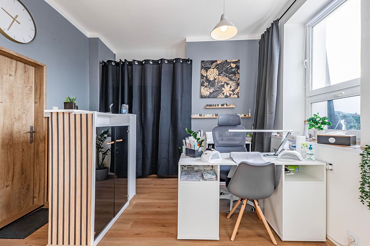 Prodej kanceláře 663 m² – fotografie 2