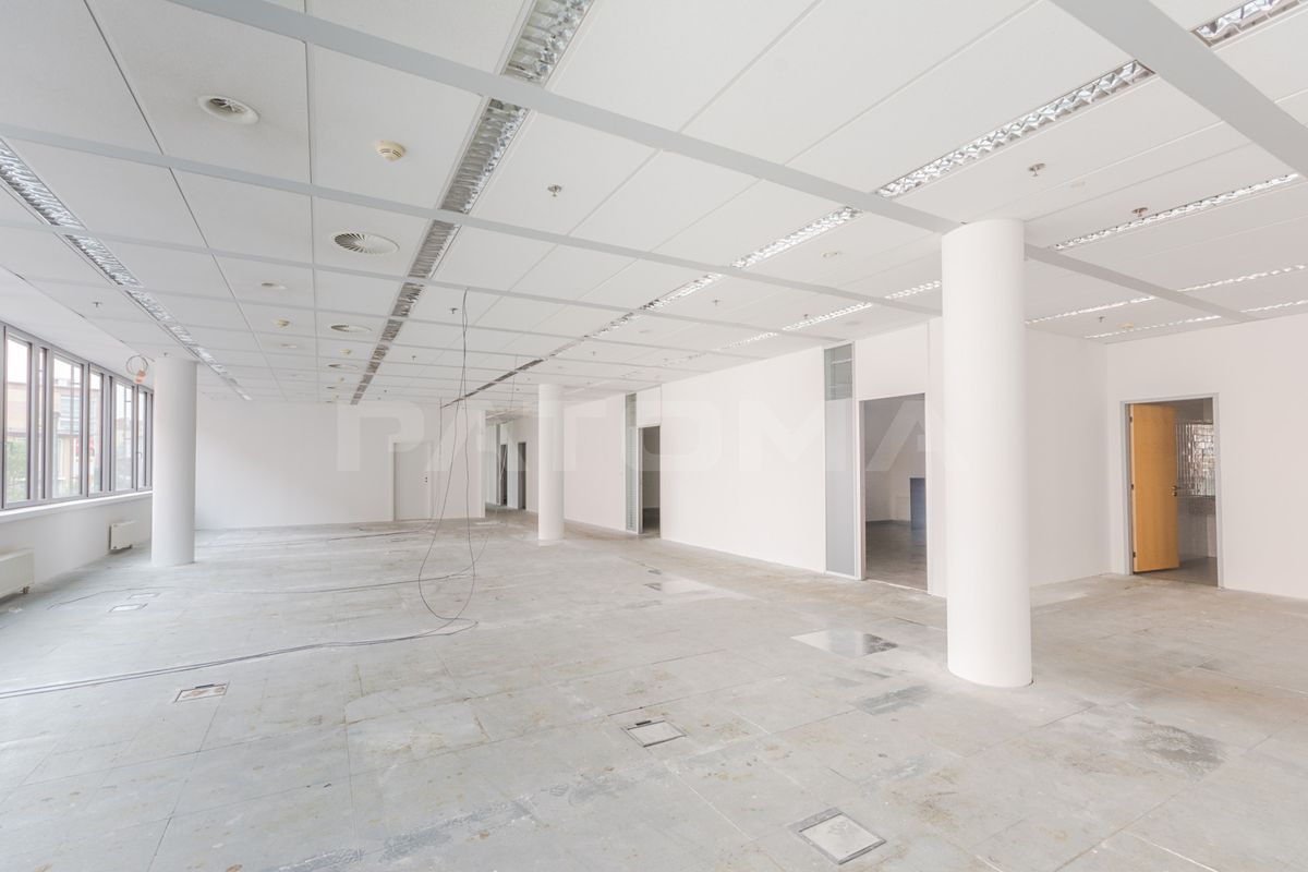 Pronájem kanceláře 568 m² – fotografie 2