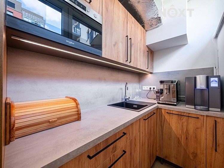 Комерційне приміщення на продаж, 200 м² (24 з 28)