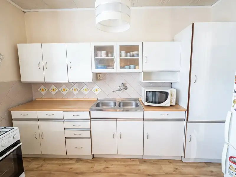 Prodej rodinného domu 100 m², pozemek 144 m², Malé Žernoseky – náhled fotky 2