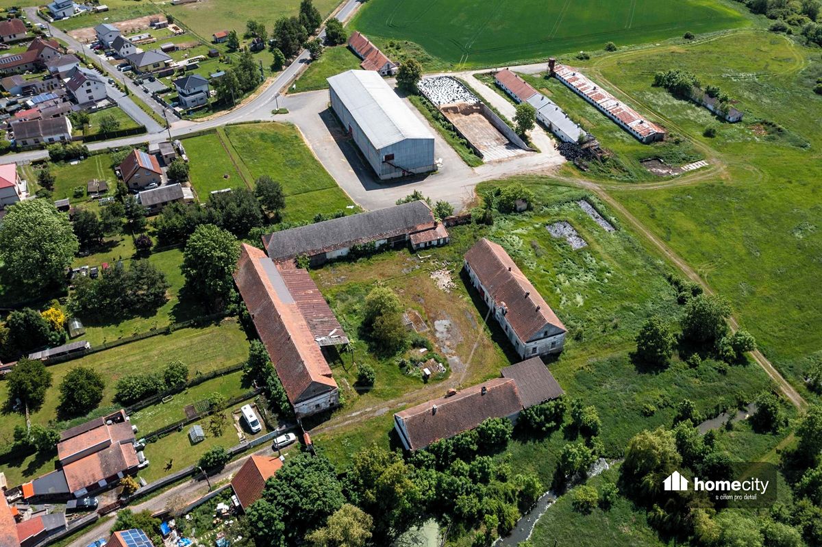 Prodej komerční nemovitosti 1300 m²