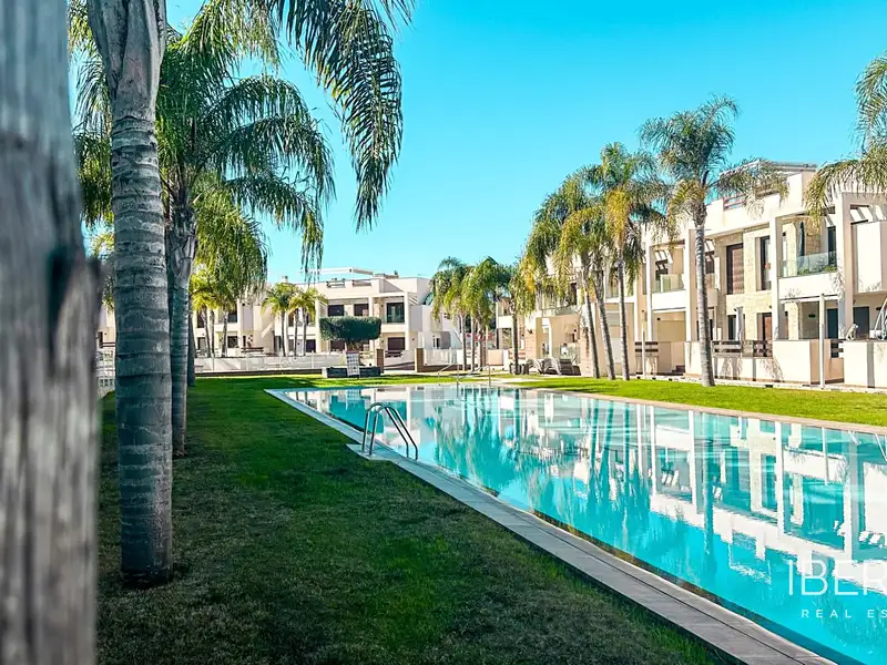 Prodej bytu 4+kk 96 m², Torrevieja – náhled fotky 1