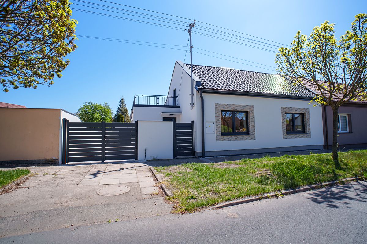 Prodej rodinného domu 141 m², pozemek 396 m² – fotografie 2