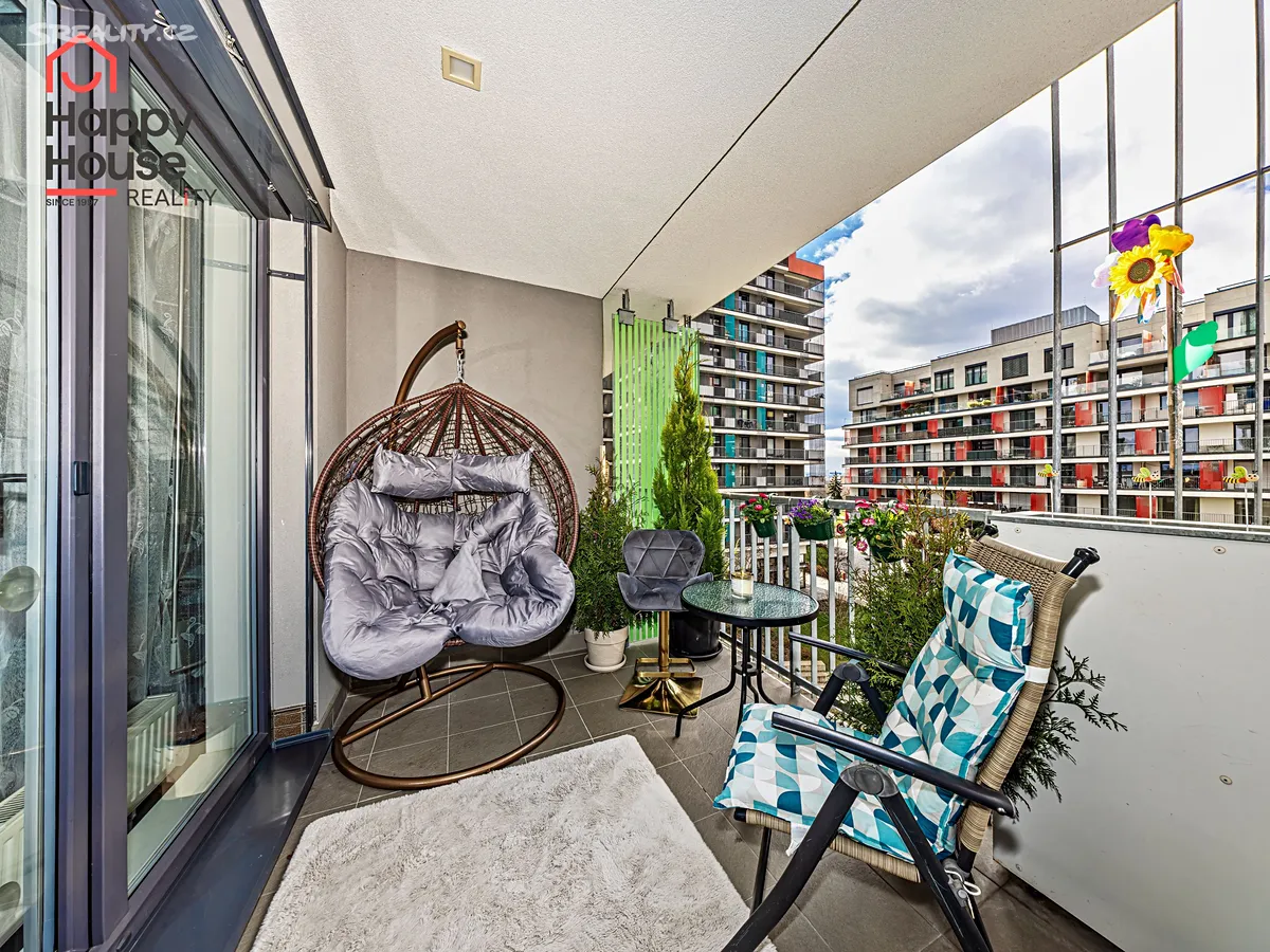 Prodej bytu 2+kk 57 m² – pohled 2