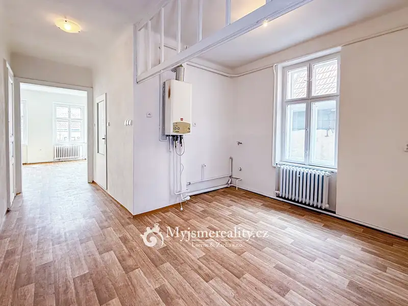 Prodej rodinného domu 300 m², pozemek 350 m², Znojmo – náhled fotky 2