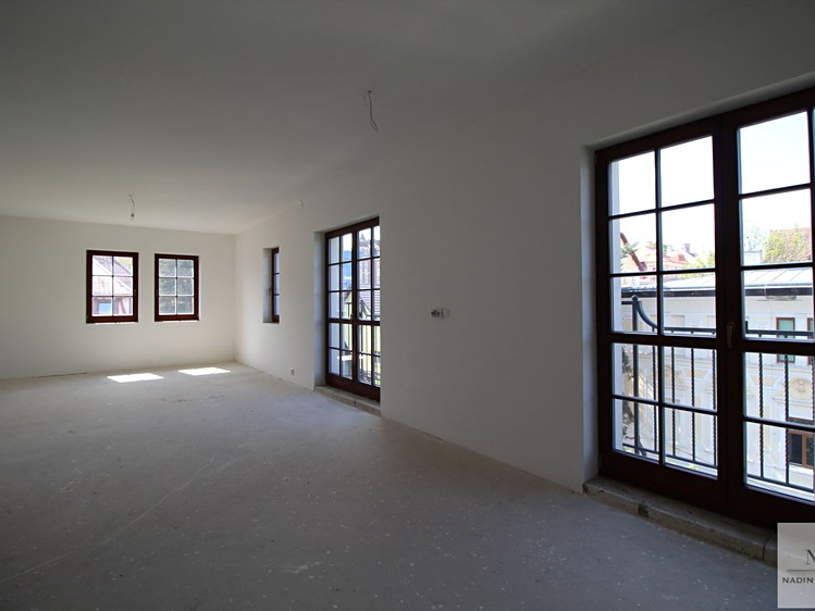 Prodej komerčního prostoru, 1 336 m² (3 z 27)
