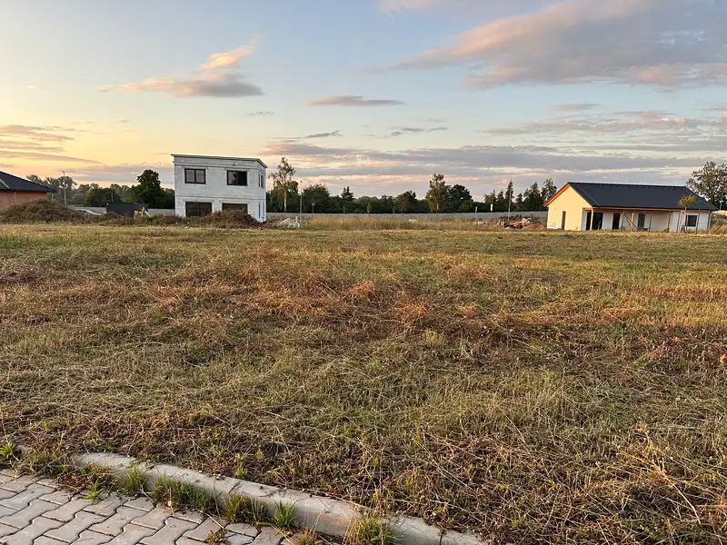 Prodej stavebního pozemku 1021 m², Chlumec nad Cidlinou – náhled fotky 2