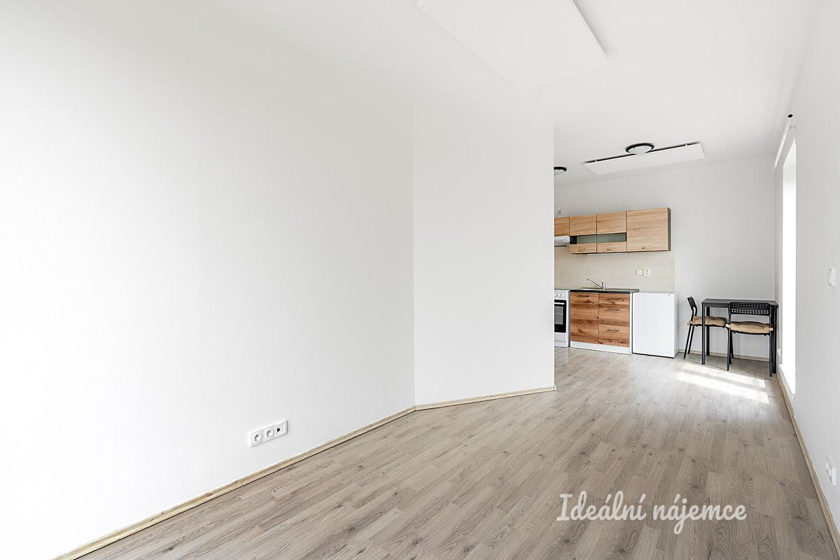 Pronájem bytu 1+kk 23 m² – fotografie 3