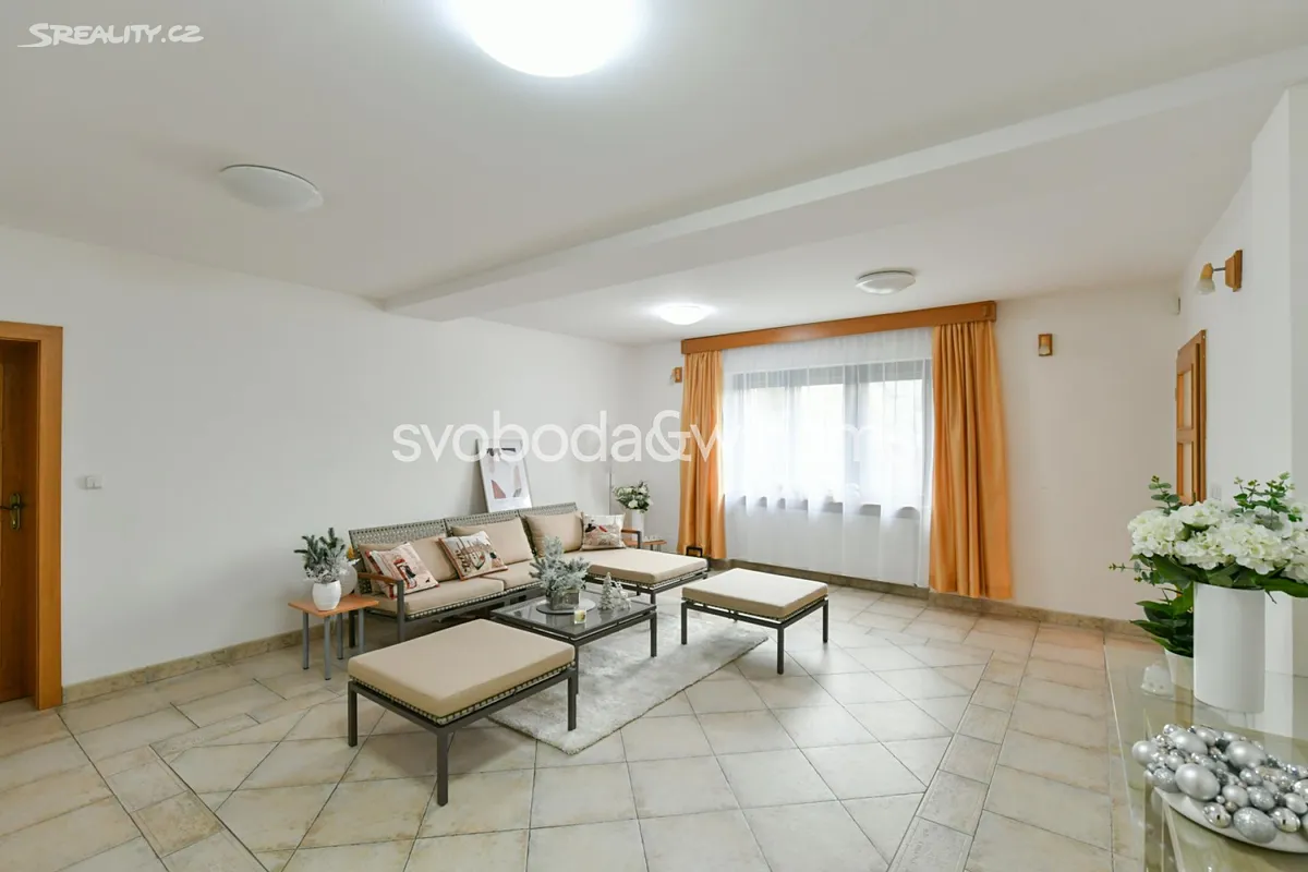 Pronájem rodinného domu 230 m², pozemek 859 m², Hornofova