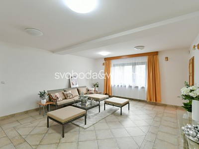 Pronájem  rodinného domu 230 m², pozemek 859 m²