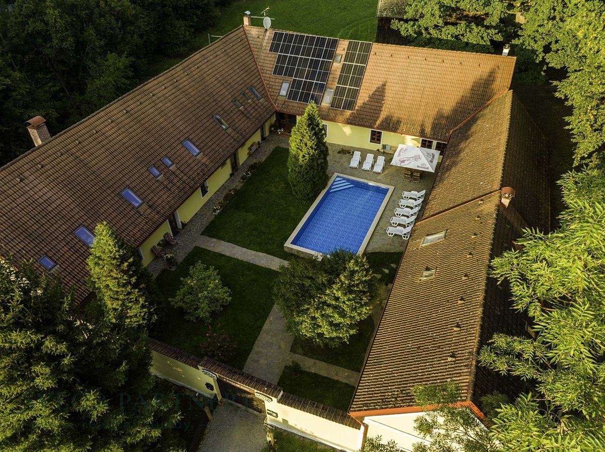 Prodej rodinného domu 2041 m², pozemek 5342 m²