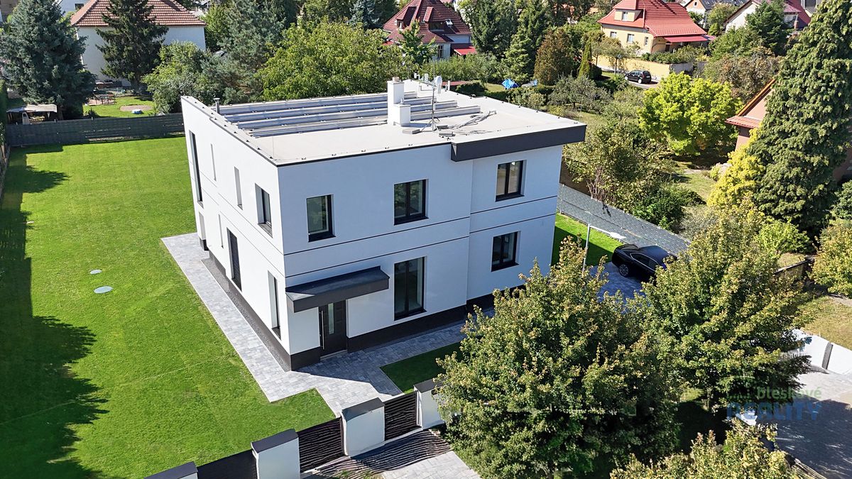 Prodej rodinného domu 256 m², pozemek 1303 m² – fotografie 3