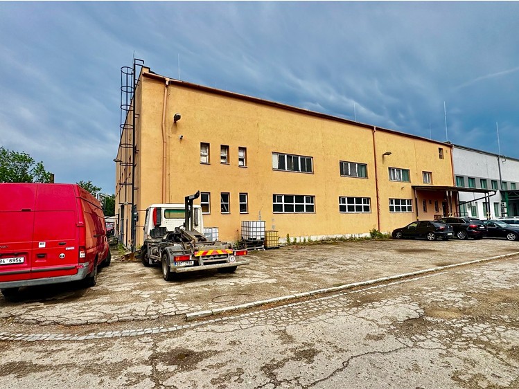 Комерційне приміщення на продаж, 1 574 м² (2 з 18)