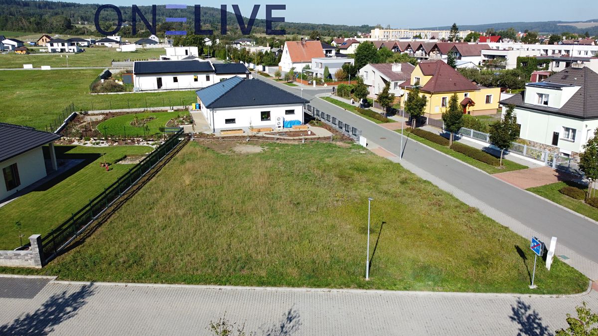 Prodej stavebního pozemku 877 m² – fotografie 2