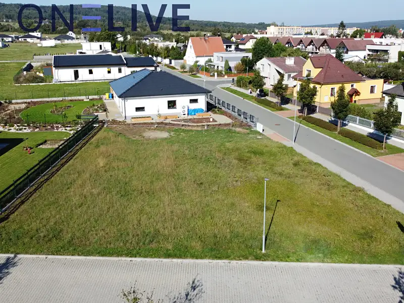 Prodej stavebního pozemku 877 m², Rokycany – náhled fotky 2