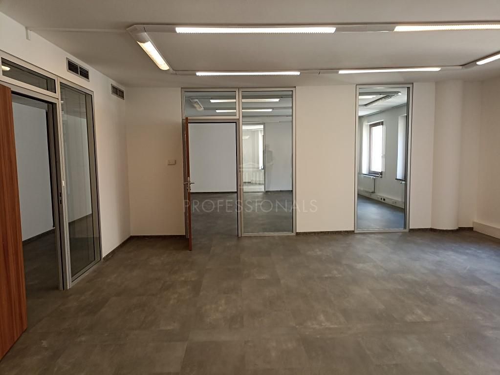Pronájem kanceláře 186 m² – fotografie 2