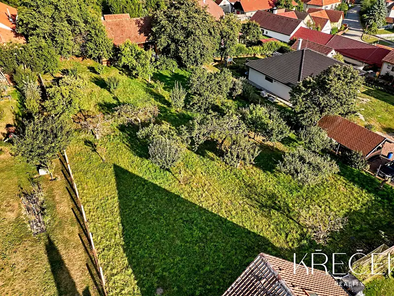 Prodej stavebního pozemku 1792 m², Kaly – náhled fotky 3
