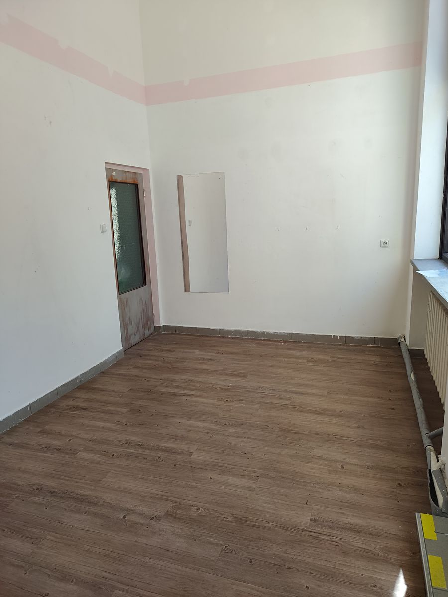 Pronájem obchodního prostoru 16 m² – fotografie 2