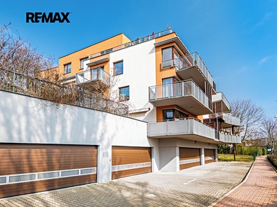 Pronájem garážového stání 13 m²