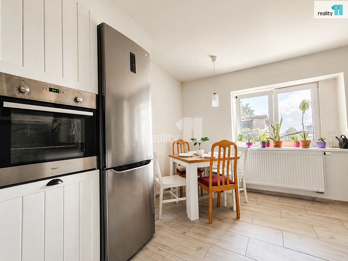 Prodej rodinného domu 206 m², pozemek 750 m² – fotografie 5