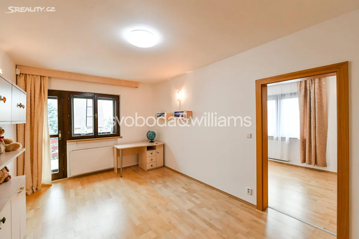 Pronájem rodinného domu 230 m², pozemek 859 m² – pohled 3