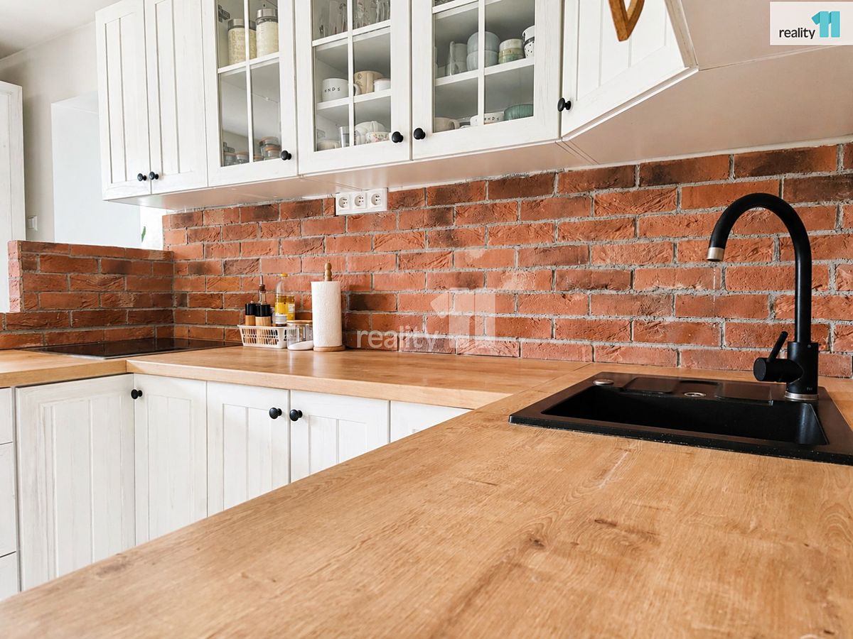 Prodej rodinného domu 206 m², pozemek 750 m² – fotografie 3